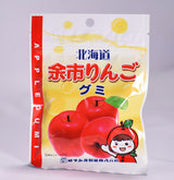 北海道　余市りんごグミのパッケージ。りんごの帽子をかぶった女の子と赤いりんごが描かれています。