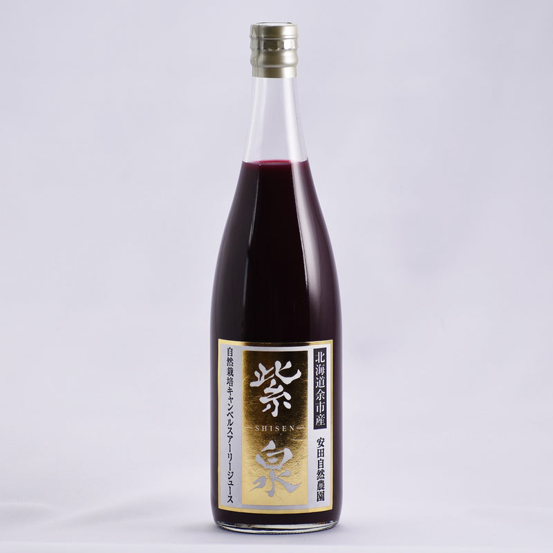 安田自然農園　ぶどうジュース  紫泉　710mlの写真。ラベルには北海道余市産、自然栽培キャンベルアーリージュースと描かれています。